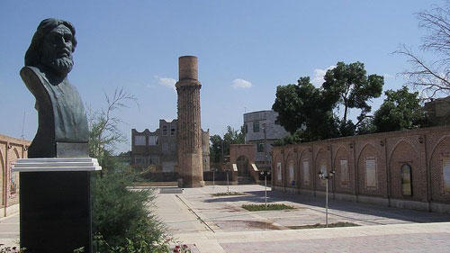 برج شمس تبریزی در شهر خوی (+عکس)