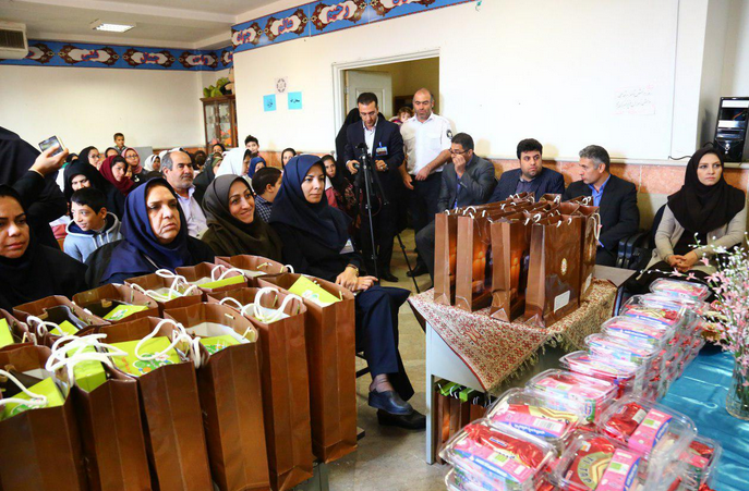 کمک کارکنان بیمارستان بانک ملی به دانش آموزان استثنایی کمک کارکنان بیمارستان بانک ملی به دانش آموزان استثنایی