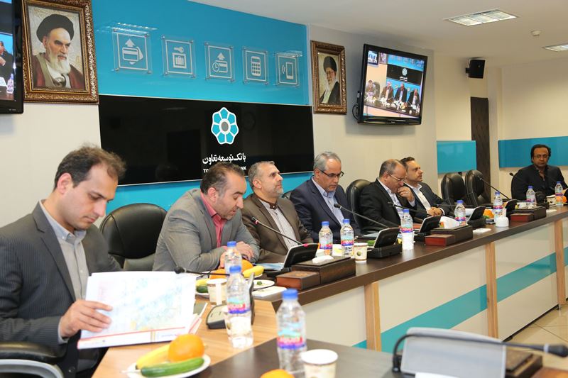 ارائه خدمات ارزی به تعاون گران و فعالان اقتصادی ارائه خدمات ارزی به تعاون گران و فعالان اقتصادی