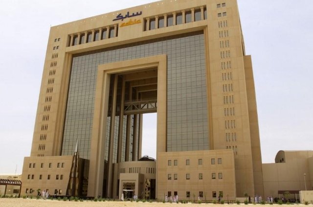 توافق 70 میلیارد دلاری آرامکو برای خرید سهم سابیک