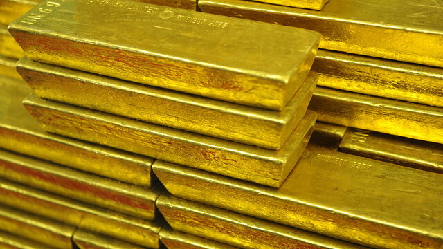 طلا در مسیر صعود به ۱۷۰۰ دلار