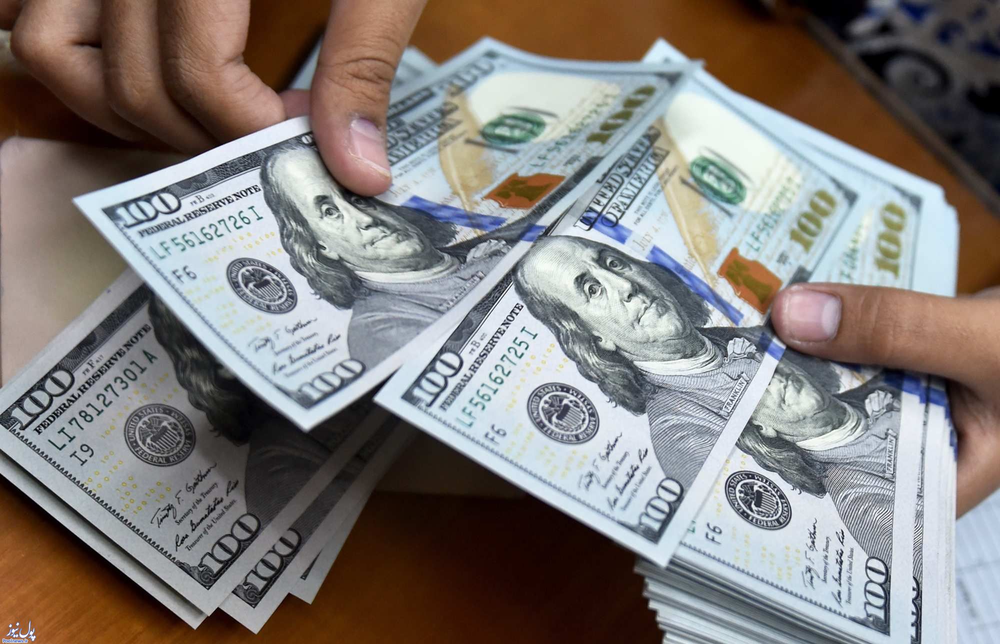 سلطه منطق سیاست بر اقتصاد و نرخ ارز و قیمت سوخت