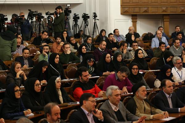 از افزایش قیمت بنزین باخبر بودم / خانه نشین نمی‌شوم
