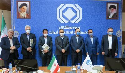 آئین تكریم از دو تن از همكاران بازنشسته بیمه مركزی برگزار شد