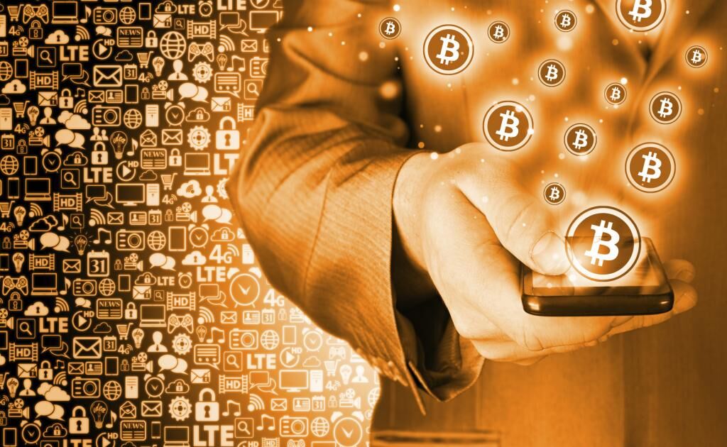 اقبال خطرناک مردم به بیرون مرز؛ بیت کوین خوش دست‌تر از دیگر سهام‌ها