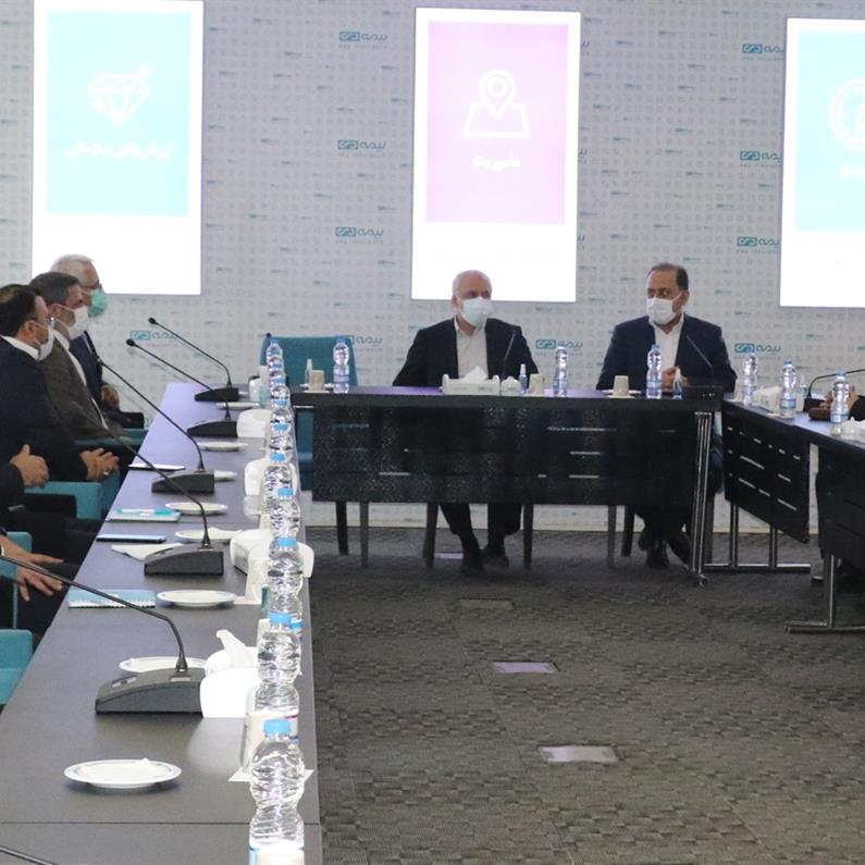 بازدید معاون رئیس جمهور و رئیس بنیاد شهید از شرکت بیمه دی
