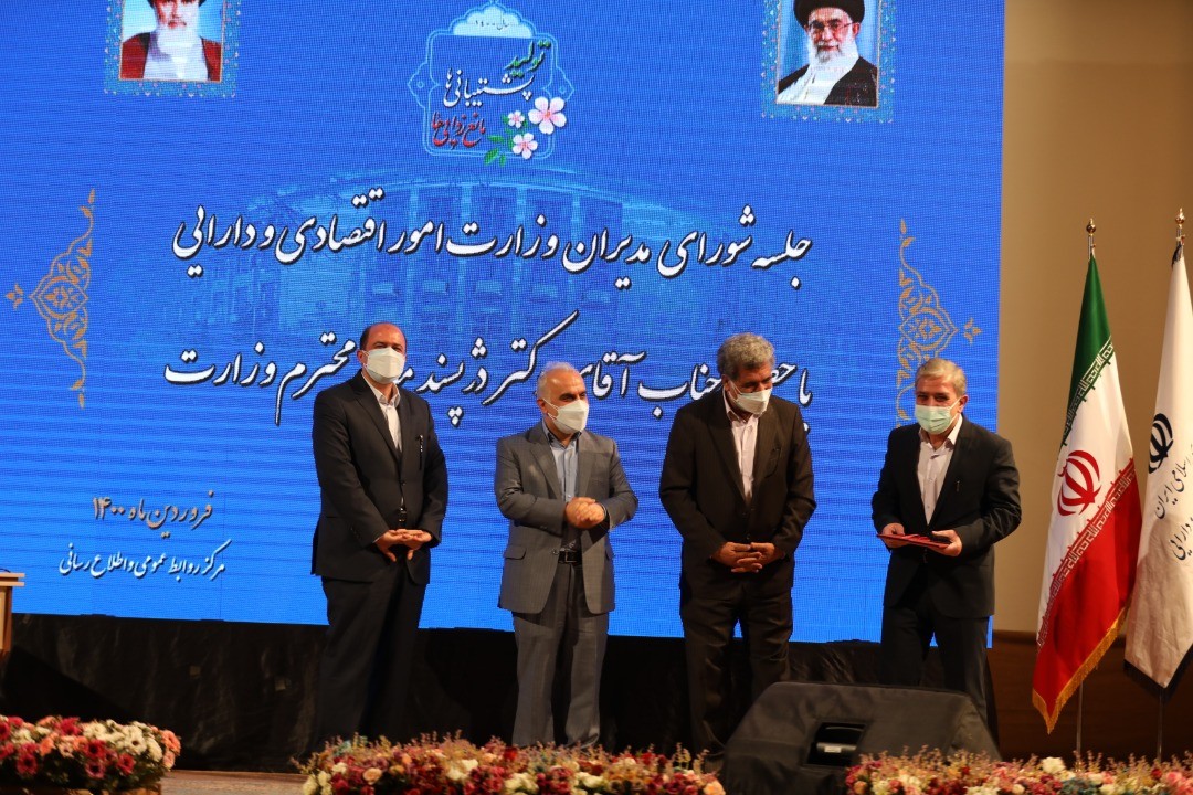 قدردانی وزیر اقتصاد از مدیرعامل بانک ملی