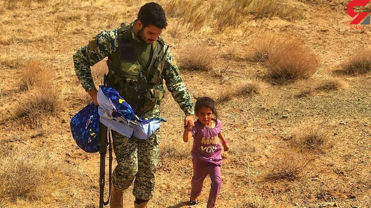 عکسی از مهربانی ارتش ایران با کودک افغان یتیم شده به دست طالبان عکسی از مهربانی ارتش ایران با کودک افغان یتیم شده به دست طالبان