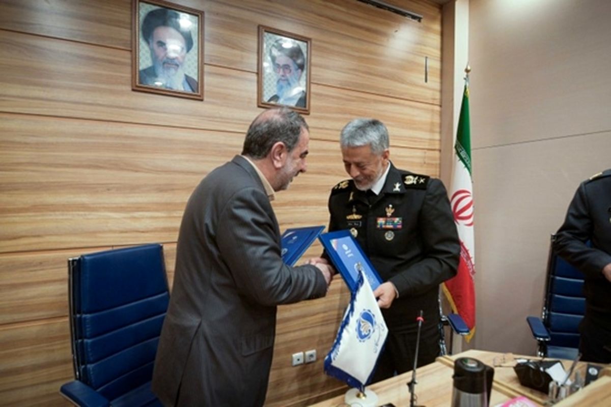 ارتش و بنیاد ملی نخبگان تفاهم نامۀ راهبردی امضا کردند ارتش و بنیاد ملی نخبگان تفاهم نامۀ راهبردی امضا کردند