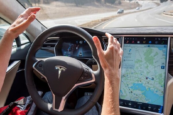 شکایت از تسلا به علت ترمز بی مورد خودروی این شرکت