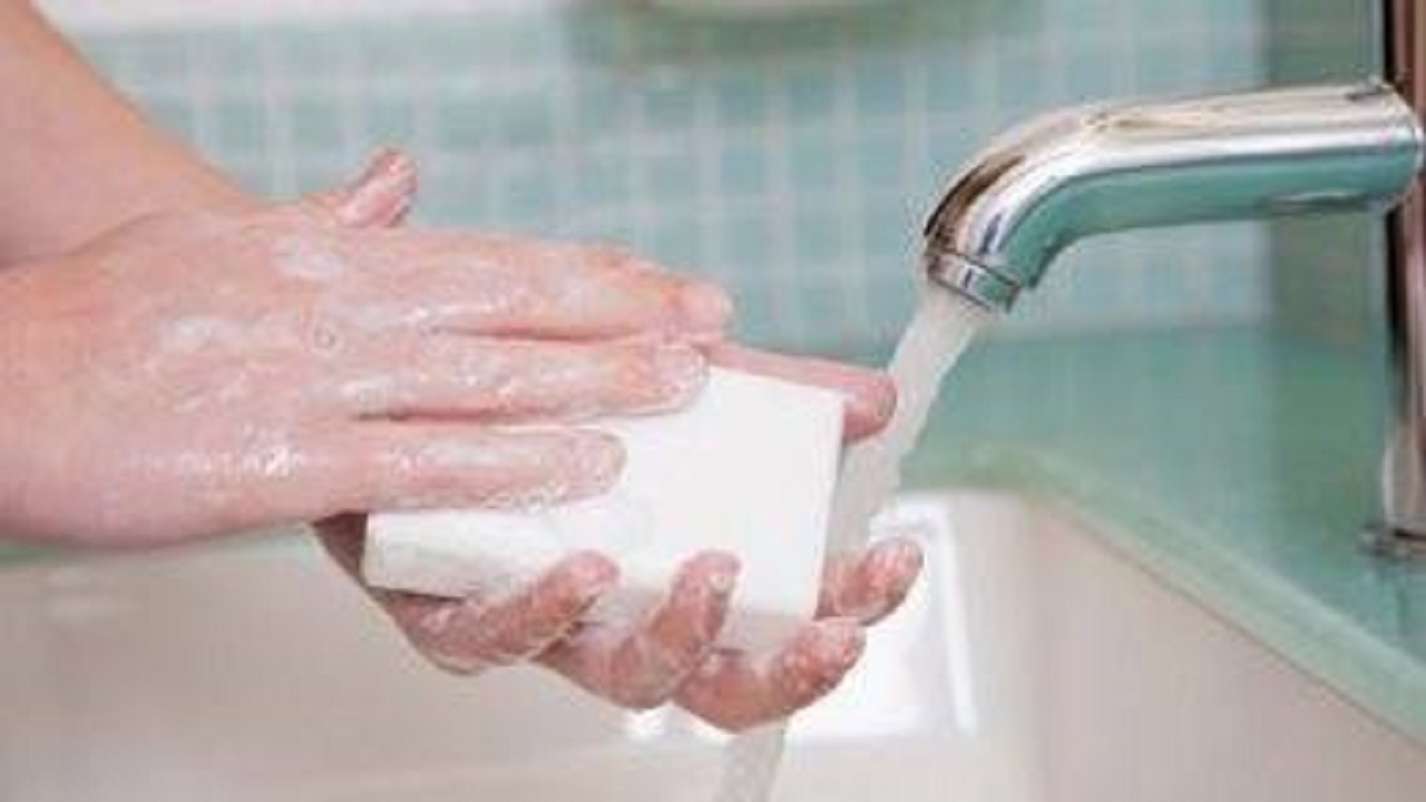 آیا صابون باکتری  و بیماری ها را از فردی به فرد دیگر منتقل می کند؟