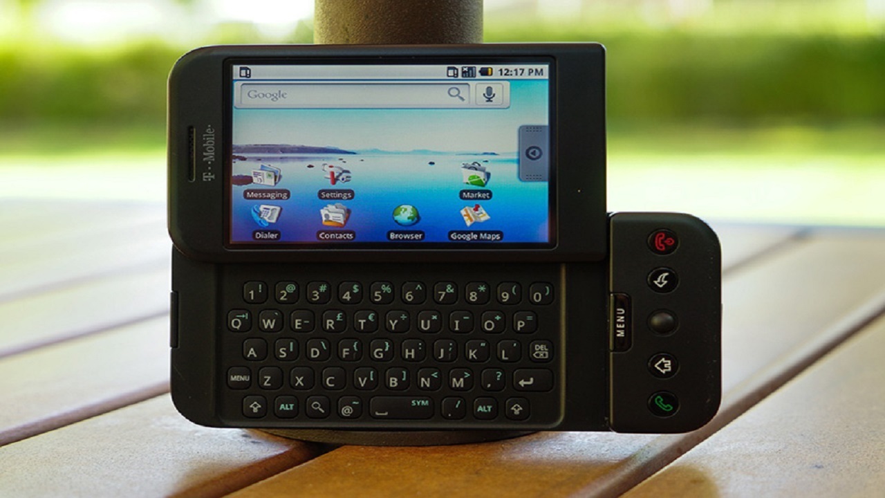 ۱۵ ساله شدن اولین گوشی اندرویدی جهان