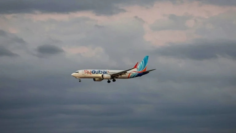 1790821747399_su-co-tren-may-bay-flydubai-tong-thong-my-donald-trump-len-tieng-israel-noi-khung-bo-20261001091731
